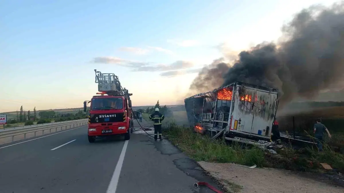 canakkalede-devrilen-tir-alev-alev-yandi-sofor-alkollu-cikti-WBhQluqs.jpg