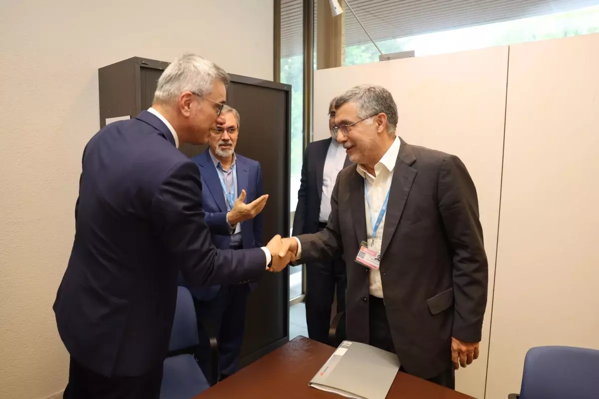 saglik-bakani-cenevrede-iranli-mevkidasiyla-gorustu-pyHVE1Ym.jpg