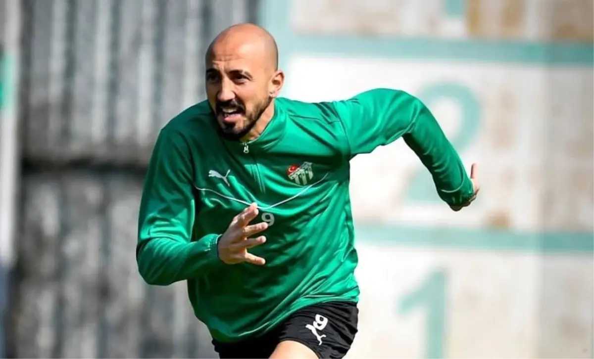 aliaga-fk-ahmet-ilhan-ozeki-takimina-katmayi-planliyor-z2f1ItPX.jpg