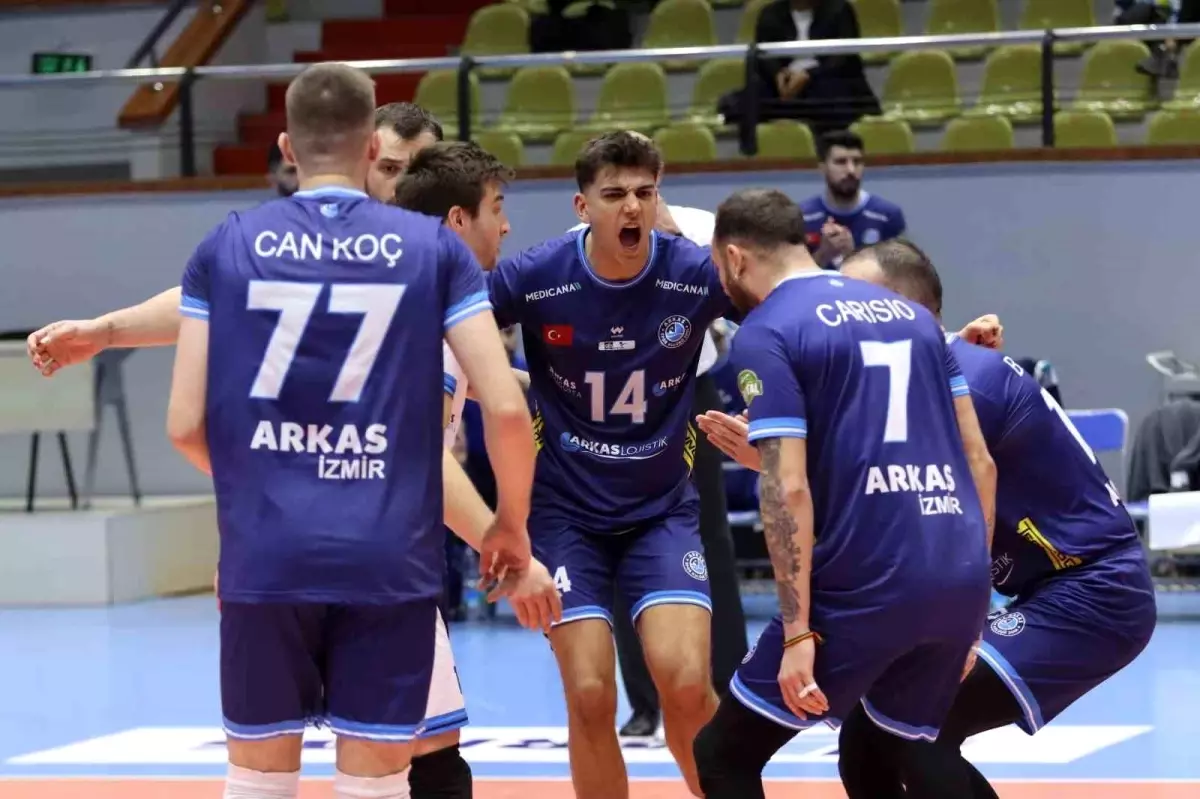 arkas-spor-5-oyuncusuyla-yollarini-ayirdi-N9anA6UC.jpg