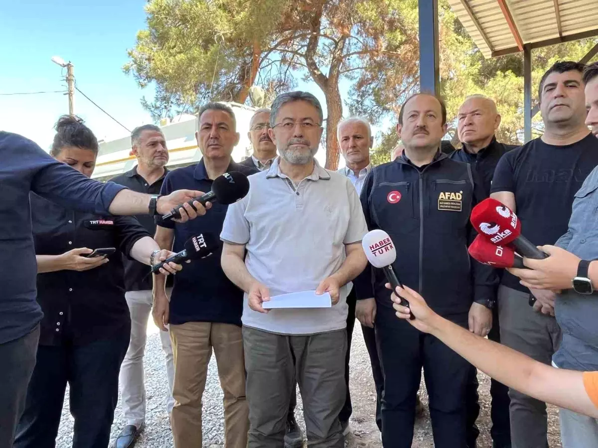 bakan-yumakli-izmirdeki-yanginin-gucu-dusuruldu-Q2ZRSia1.jpg