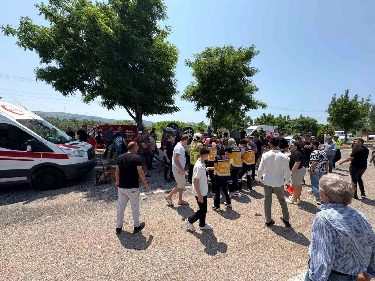 balikesirde-aksi-donen-aracta-sofor-sikisti-itfaiye-kurtardi-mwJyJQAM.jpg