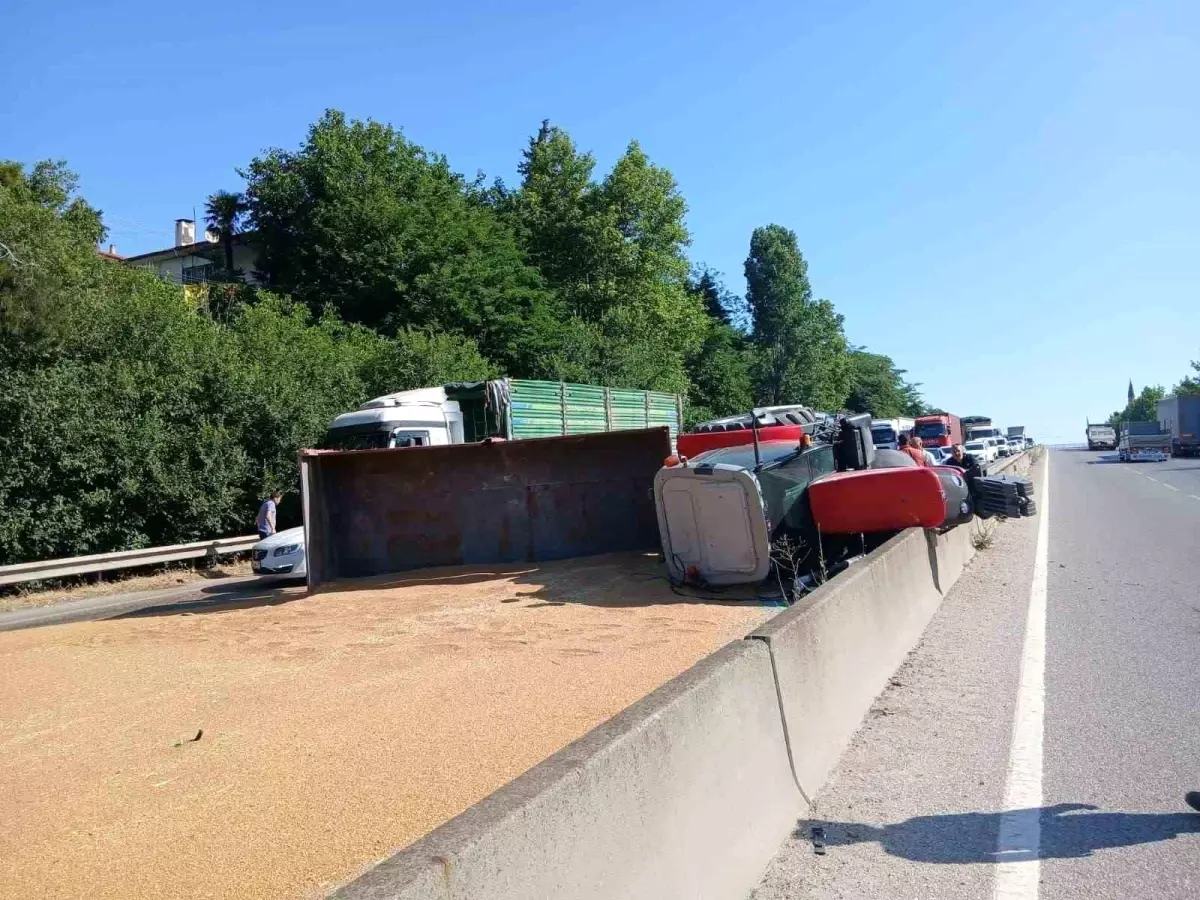 balikesirde-cift-aracli-trafik-kazasi-3-yarali-OuFO7ayI.jpg