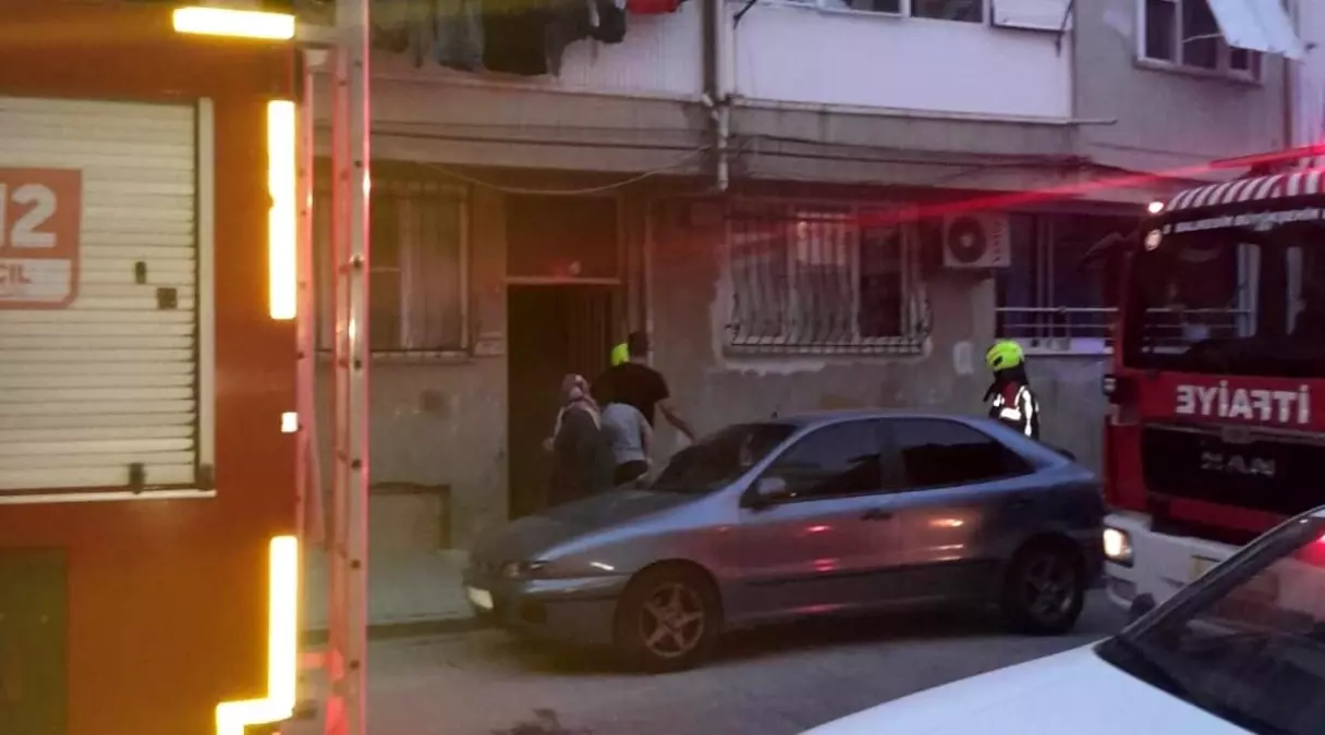 balikesirde-motosiklet-yangini-apartman-sakinlerini-panige-surukledi-8ZrhmJBn.jpg
