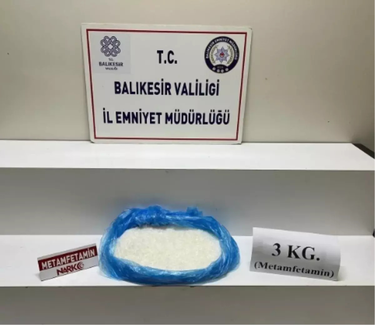 balikesirde-uyusturucu-operasyonu-3-kilogram-metamfetamin-ele-gecirildi-xN7BFgwi.jpg