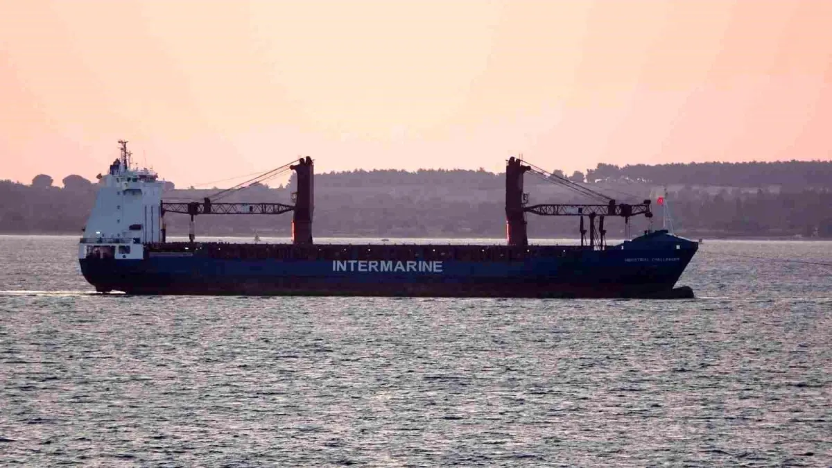 canakkale-bogazinda-industrial-challenger-yuk-gemisinde-yangin-CuR3MEDM.jpg