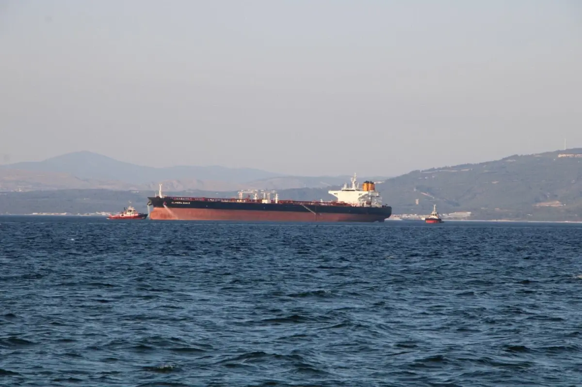 canakkale-bogazinda-tanker-arizasi-trafik-durdu-Xi2qJ1eC.jpg