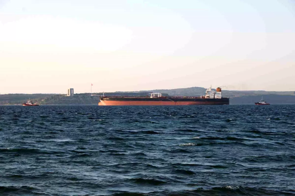 canakkale-bogazinda-tanker-gemisi-makine-arizasi-yasadi-NPqI1C3C.jpg