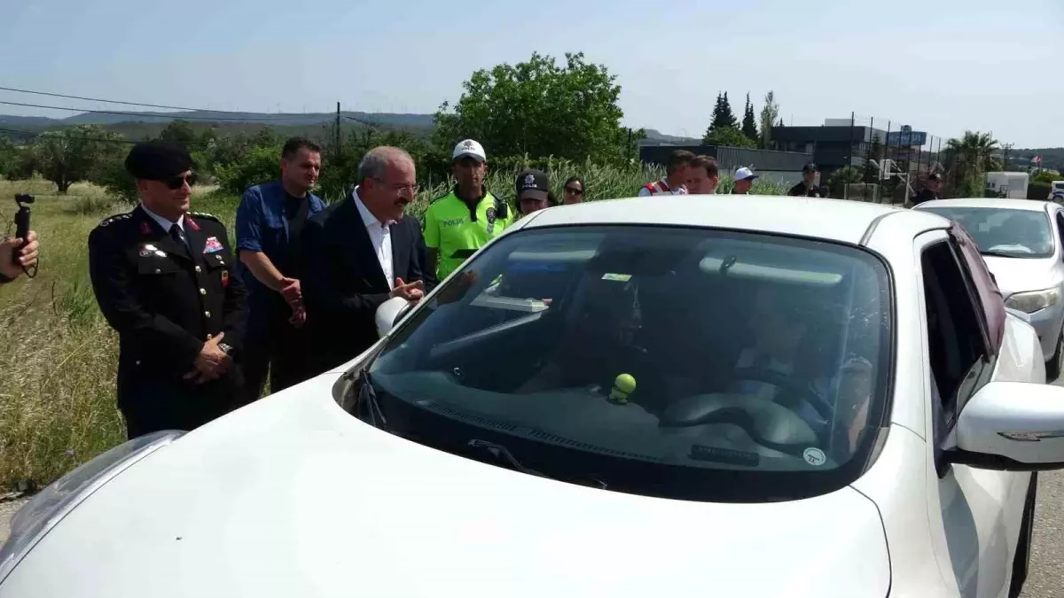 canakkale-valisi-toraman-bayramda-trafik-kontrollerine-katildi-hnLyT4HZ.jpg