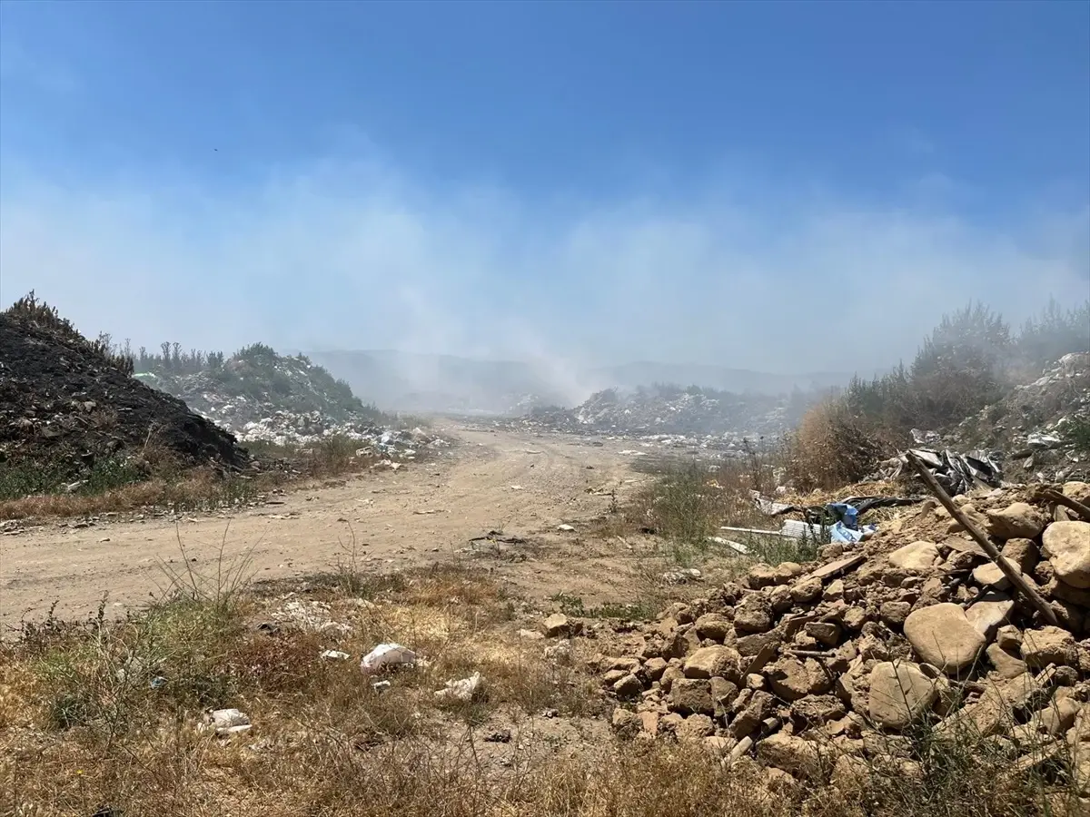 canakkalede-copluk-yangini-denetim-altina-alindi-RhLcECHv.jpg