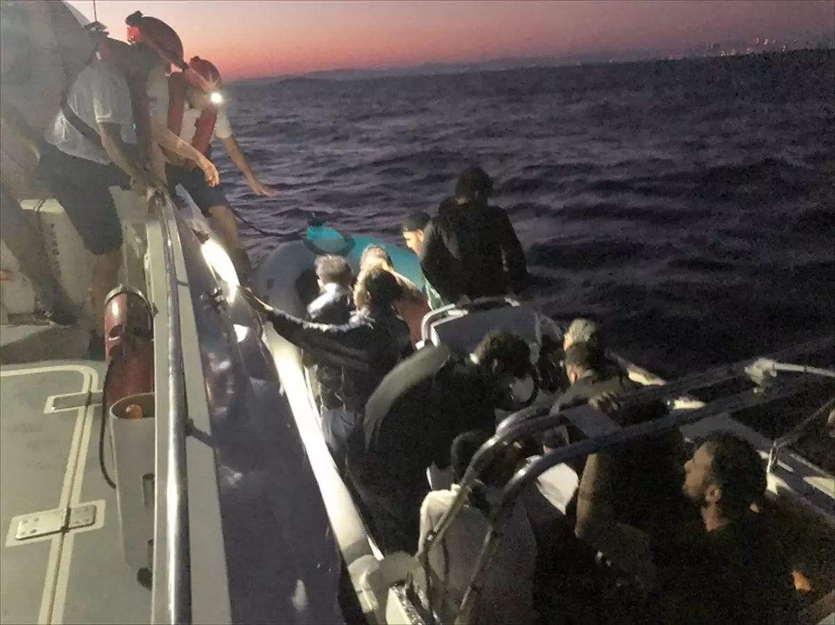 cesme-aciklarinda-30-sistemsiz-gocmen-kurtarildi-1uJPjQRY.jpg
