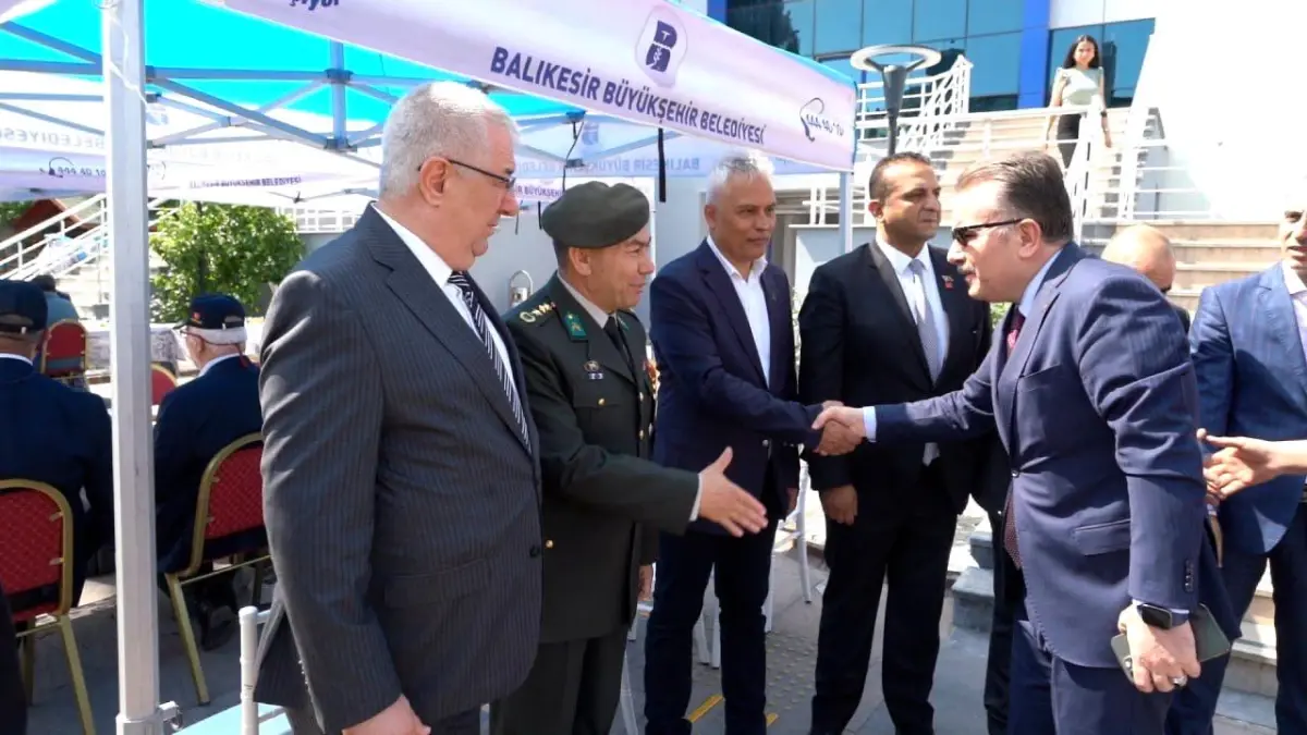 edremitte-kurban-bayrami-bayramlasma-merasimi-gerceklestirildi-lkAvIiXO.jpg