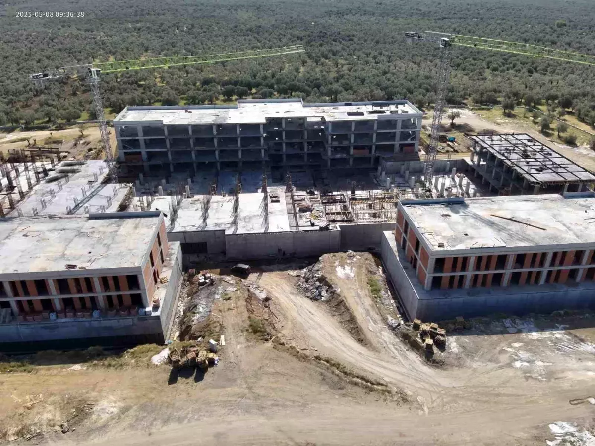 edremitte-yeni-devlet-hastanesi-insaati-suratle-ilerliyor-EZbm47gm.jpg