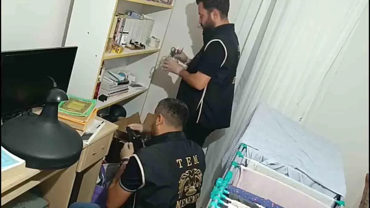fetoye-yonelik-izmir-merkezli-es-vakitli-operasyon-40-gozalti-vz5e4TOh.jpg