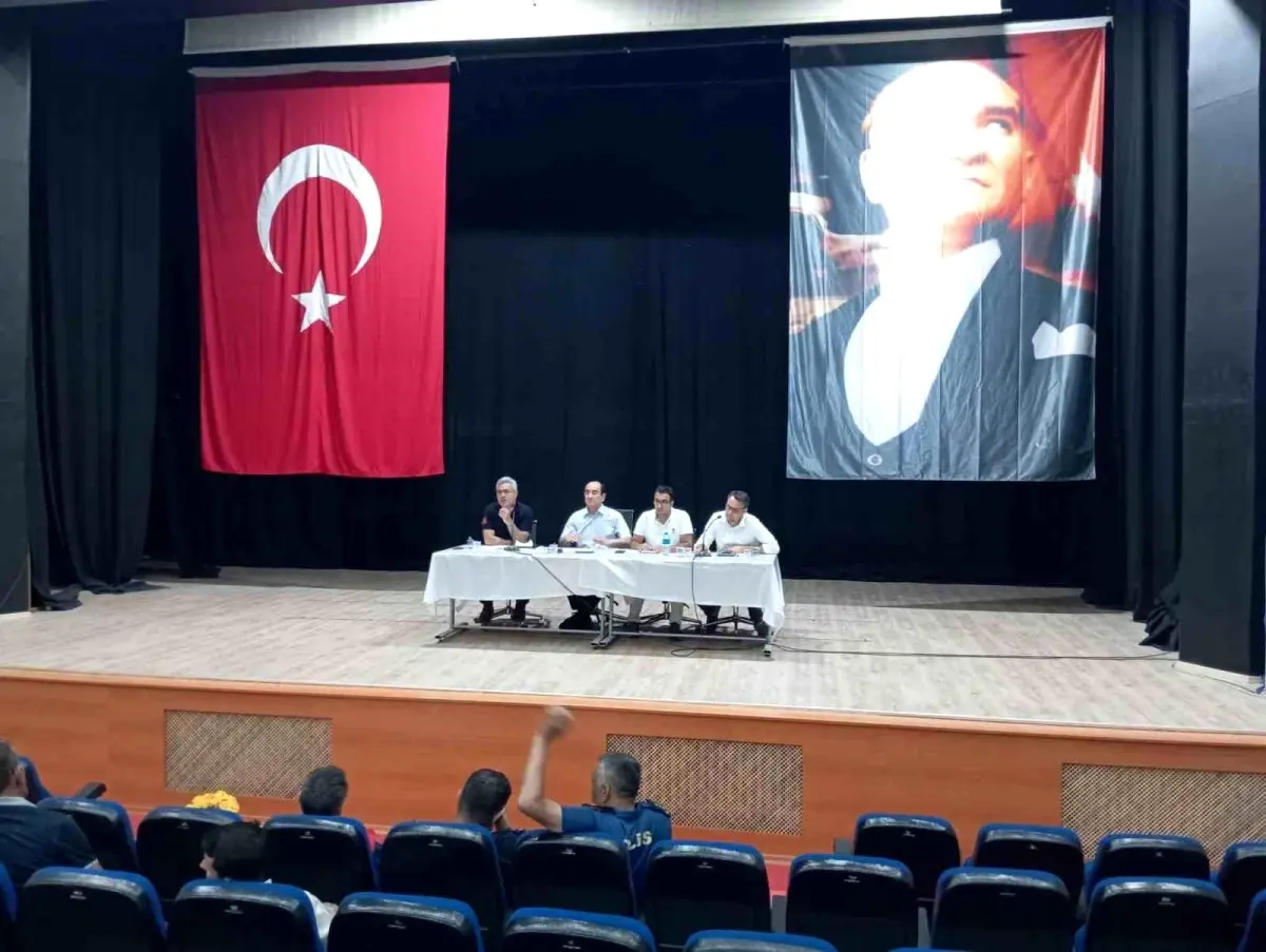 gonende-muhtarlar-toplantisi-tarim-sayimi-ve-sulama-tedbirleri-ele-alindi-8gFlQz1f.jpg