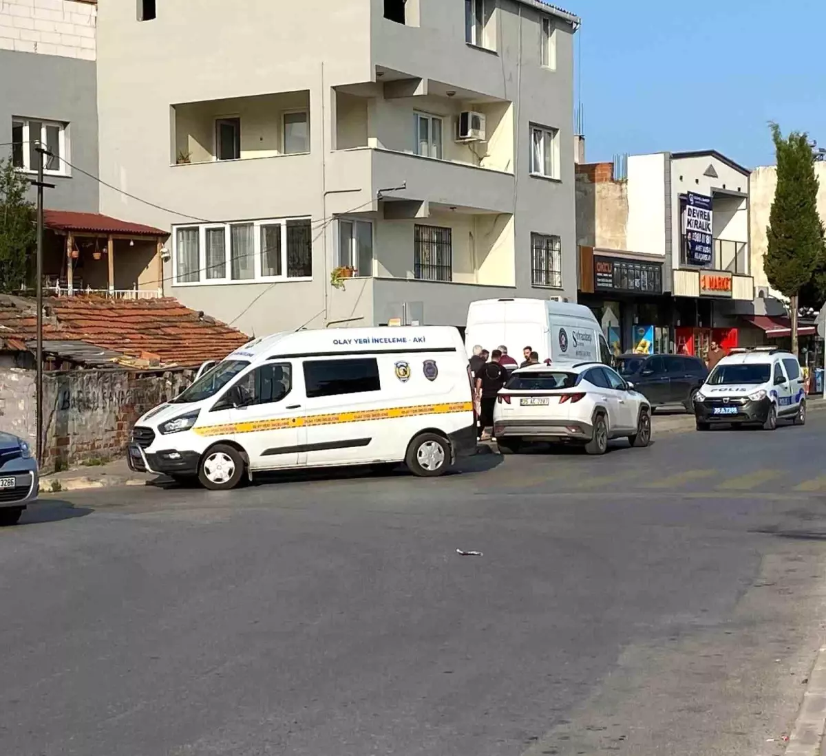 izmirde-komsu-arbedesi-kanli-bitti-kari-koca-yaralandi-sJvFXZUf.jpg