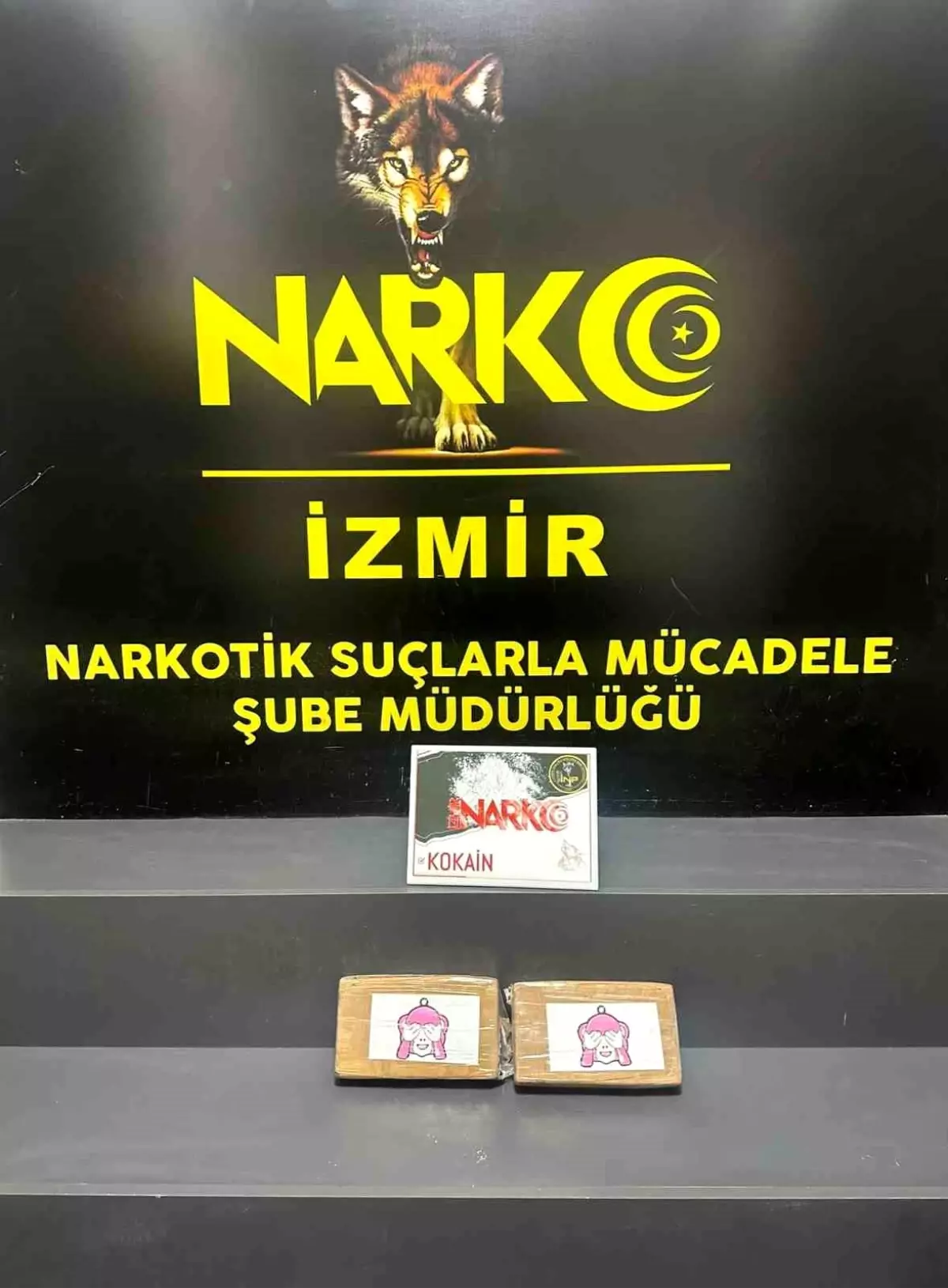 izmirde-narkotik-operasyonu-2-kilo-300-gram-kokain-ele-gecirildi-WPNC256t.jpg