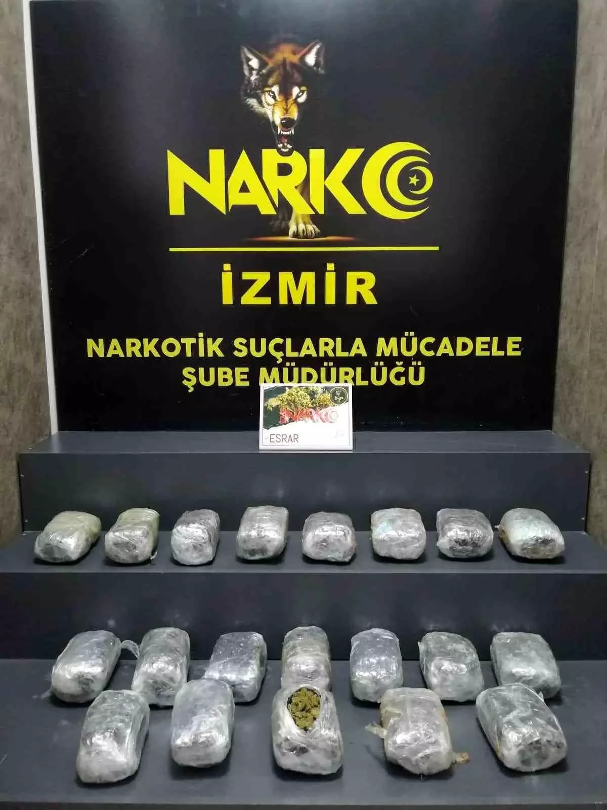 izmirde-uyusturucu-baskini-11-kilo-skunk-esrar-ele-gecirildi-DW9tKayw.jpg