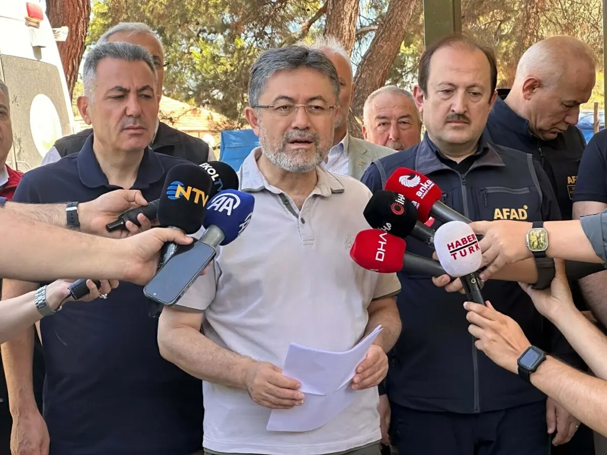 izmirdeki-orman-yangini-2nci-gununde-2-d7dsweHA.jpg