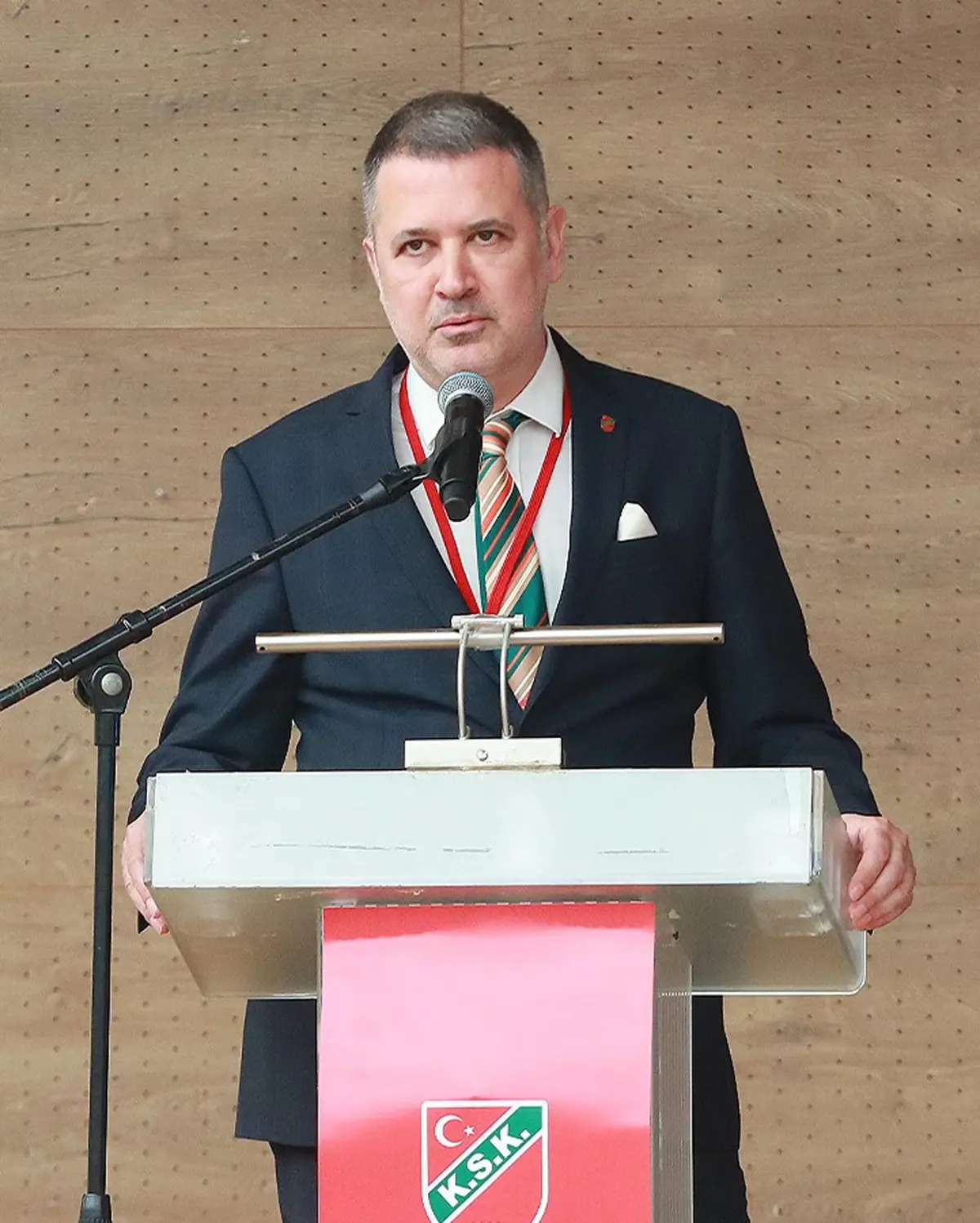 karsiyaka-spor-kulubu-idare-kriziyle-karsi-karsiya-aO5yhGsb.jpg