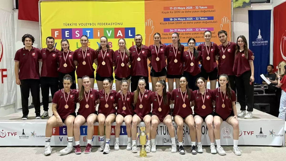 karsiyaka-voleybolda-turkiye-3uncusu-oldu-bN5y1n8b.jpg