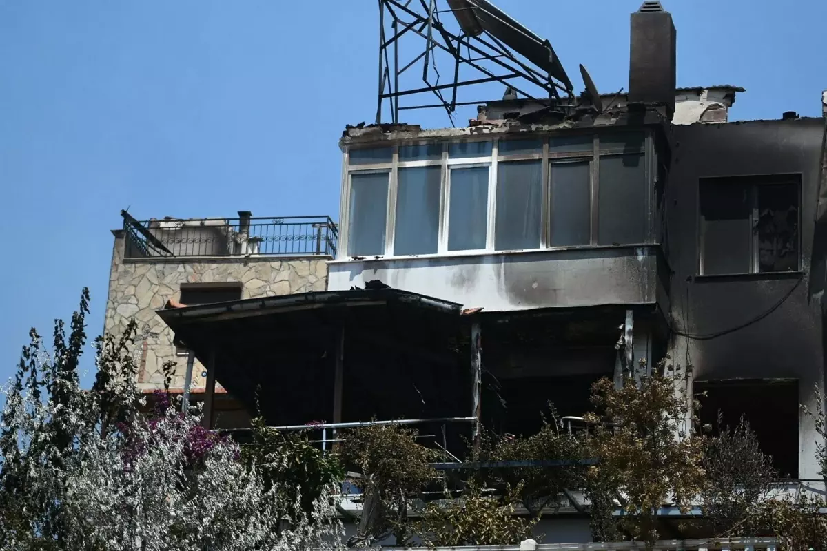 seferihisarda-yangin-14-konut-kule-dondu-baSKcDIA.jpg