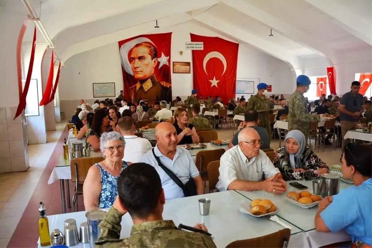 turk-kara-kuvvetlerinin-2234uncu-kurulus-yil-donumunde-sehit-aileleri-ve-gaziler-onuruna-yemek-duzenlendi-bblLQluY.jpg