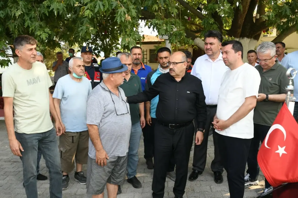 vali-ustaoglu-yangin-alaninda-incelemelerde-bulundu-4vigNiyO.jpg