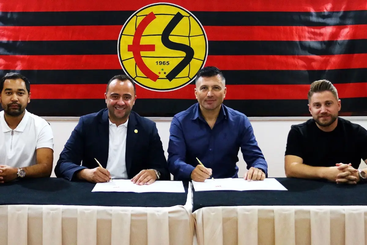 3-ligde-kriz-iki-ekiple-birden-anlasti-birine-imza-atti-KZhBiZf2.jpg