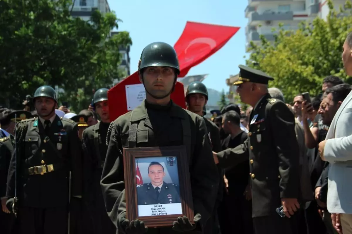 aydinli-sehit-ustegmen-ege-akar-izmirde-dualarla-son-seyahatine-ugurladi-1fgVz8OF.jpg