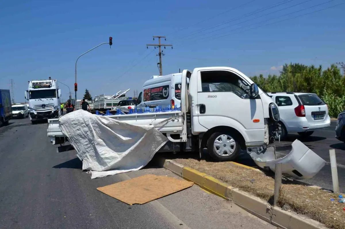 ayvalikta-tirin-kamyonete-carpmasi-sonucu-sofor-agir-yaralandi-5GI3tjC5.jpg