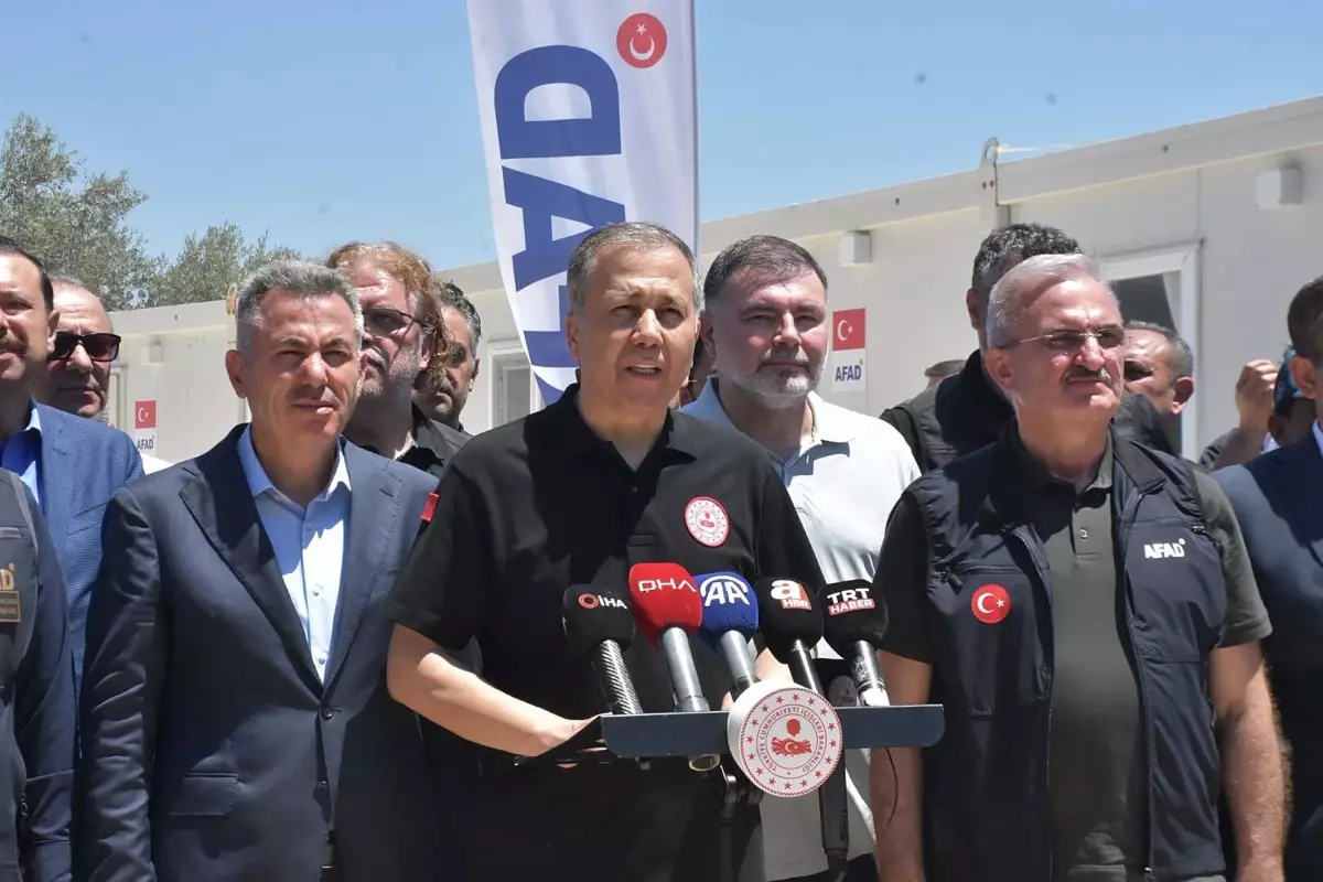bakan-yerlikaya-seferberlik-ruhuyla-bir-sondurme-gayreti-verildi-H9OhsnO9.jpg