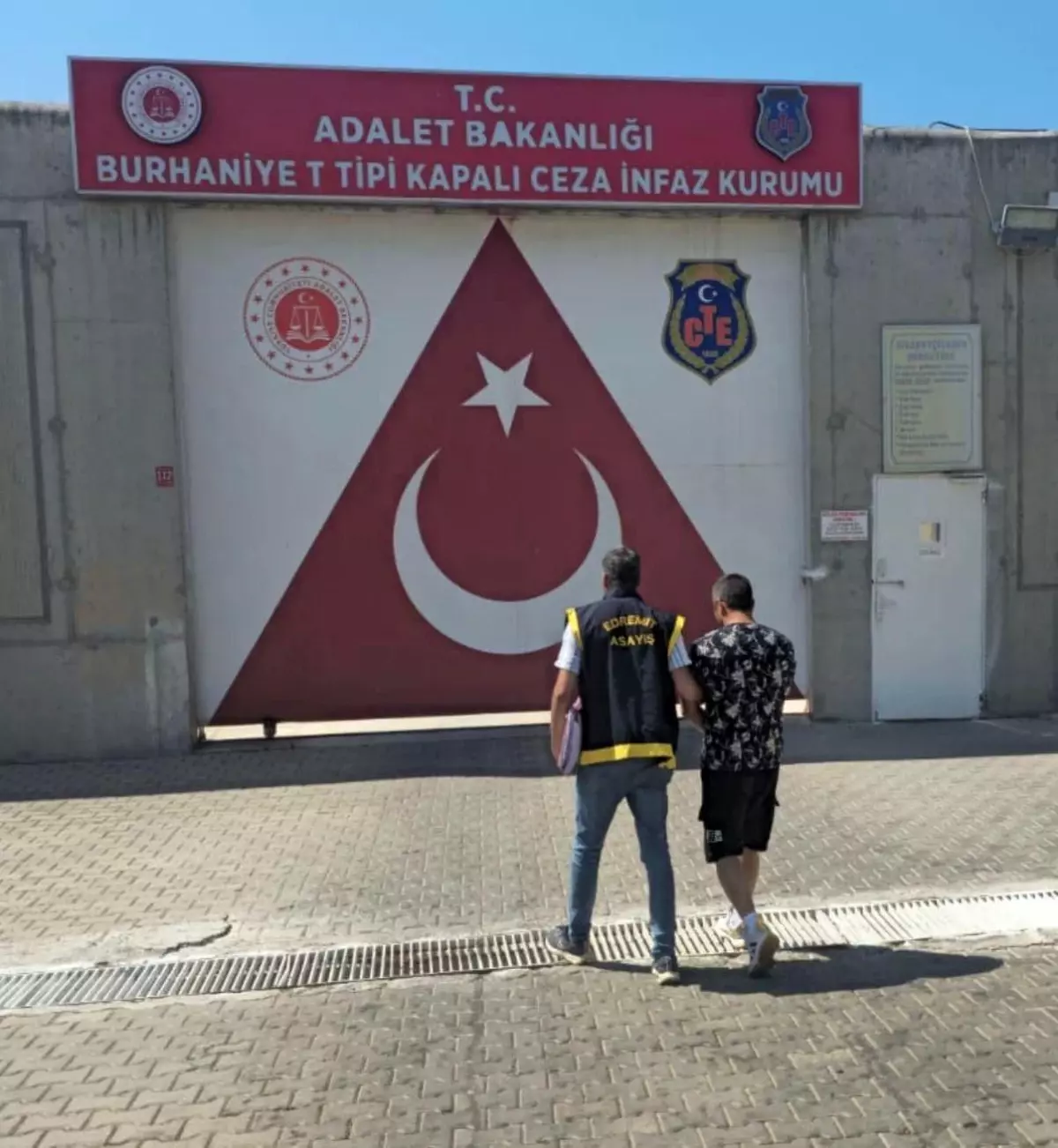 balikesirde-aranan-18-kisi-tutuklandi-CZtWRGRi.jpg