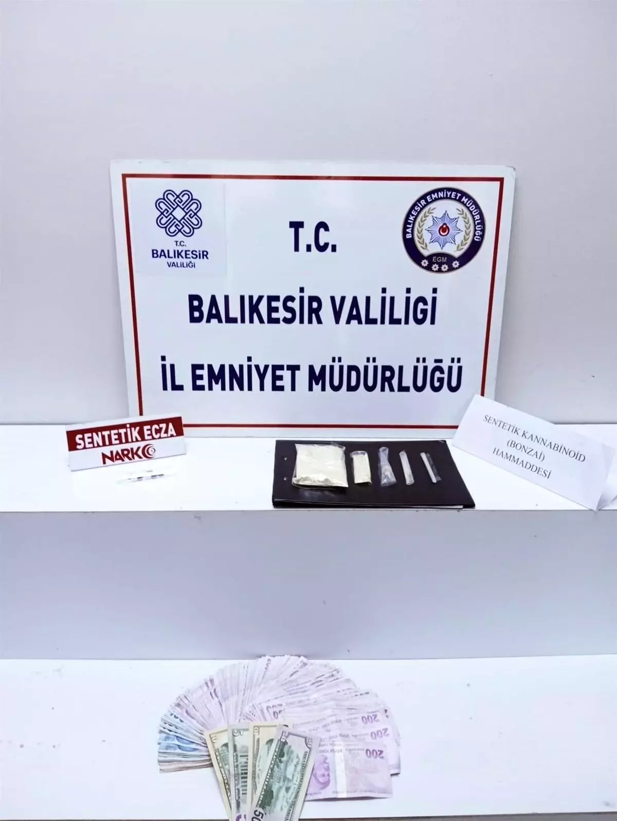 balikesirde-uyusturucu-operasyonu-2-kuskulu-yakalandi-ihS6lOey.jpg