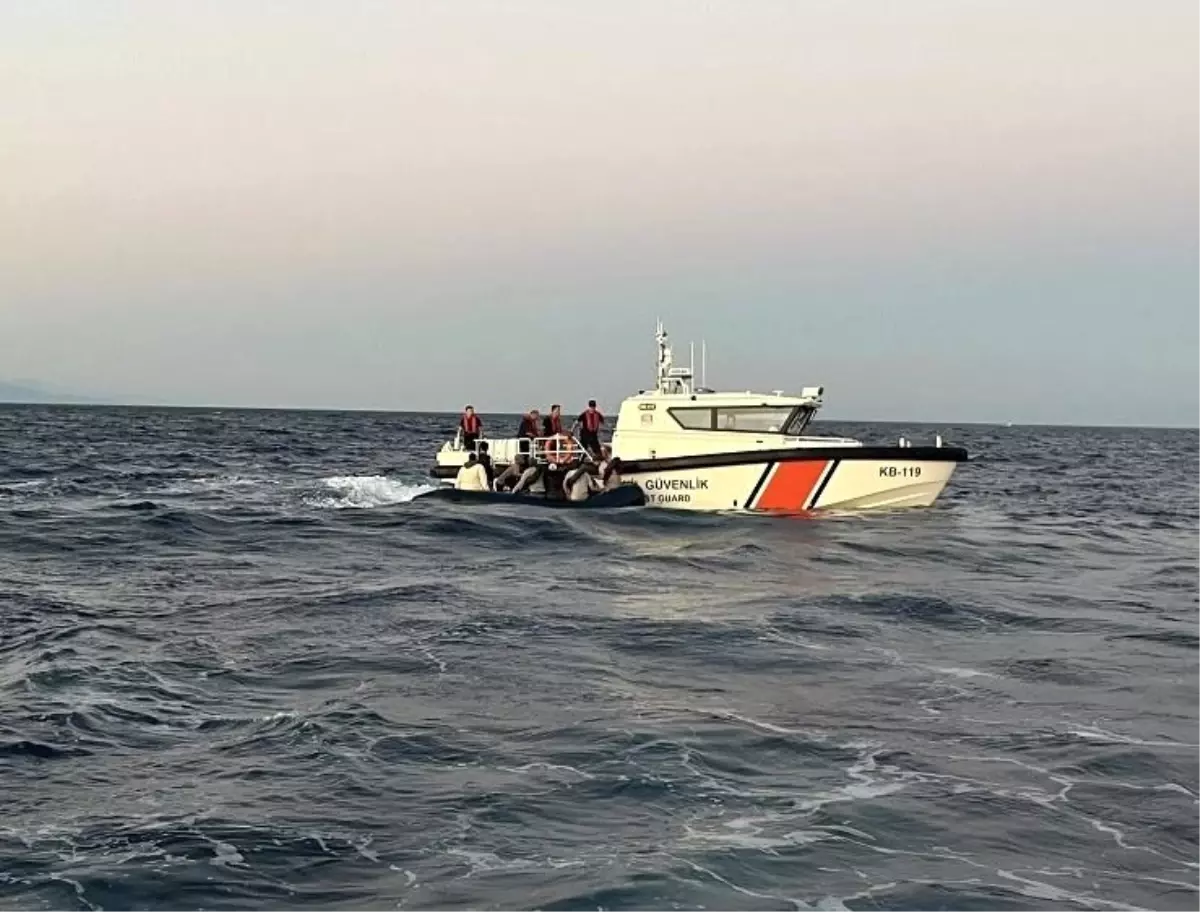 canakkale-aciklarinda-17-kacak-gocmen-yakalandi-LHVmtIWf.jpg