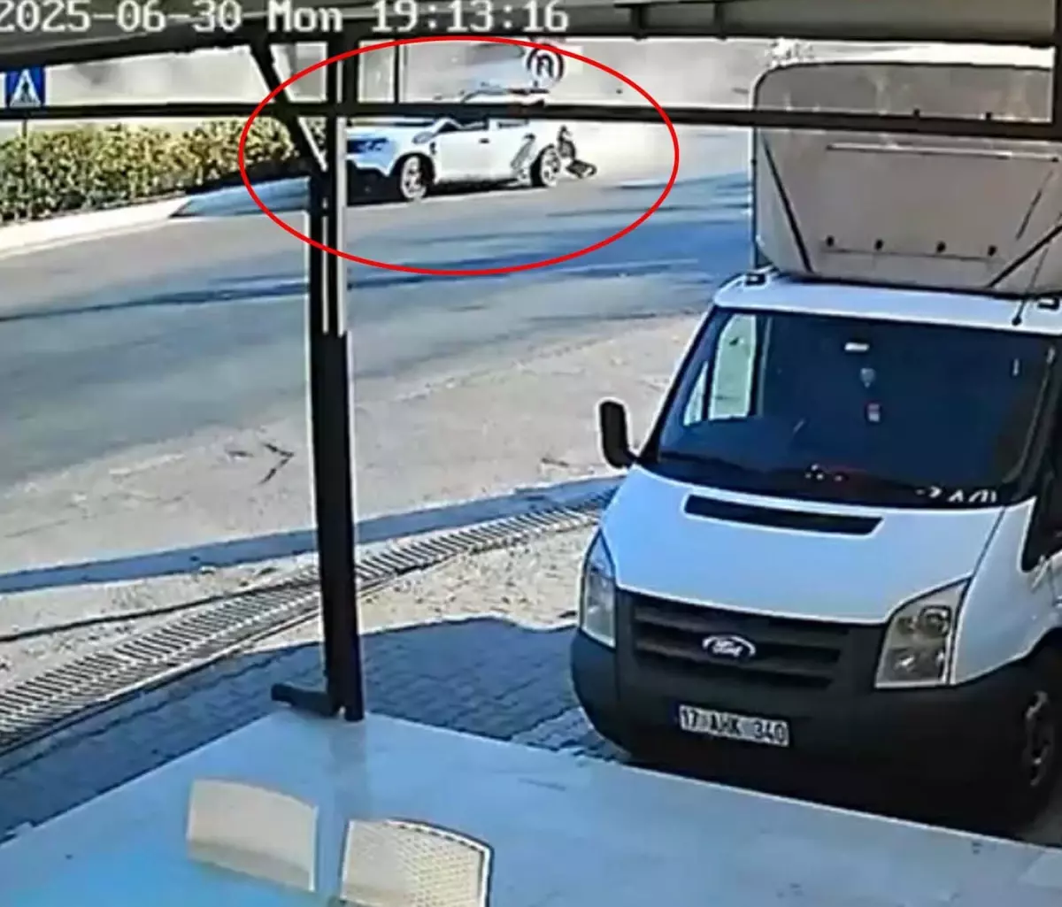 freni-tutmayan-kamyonun-yol-actigi-kaza-bir-kisi-hayatini-kaybetti-fYeS8VCT.jpg