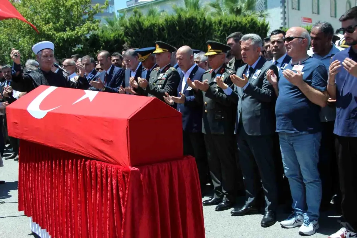 izmir-sehit-ustegmen-ege-akari-dualarla-son-seyahatine-ugurladi-Pwlu8yVS.jpg