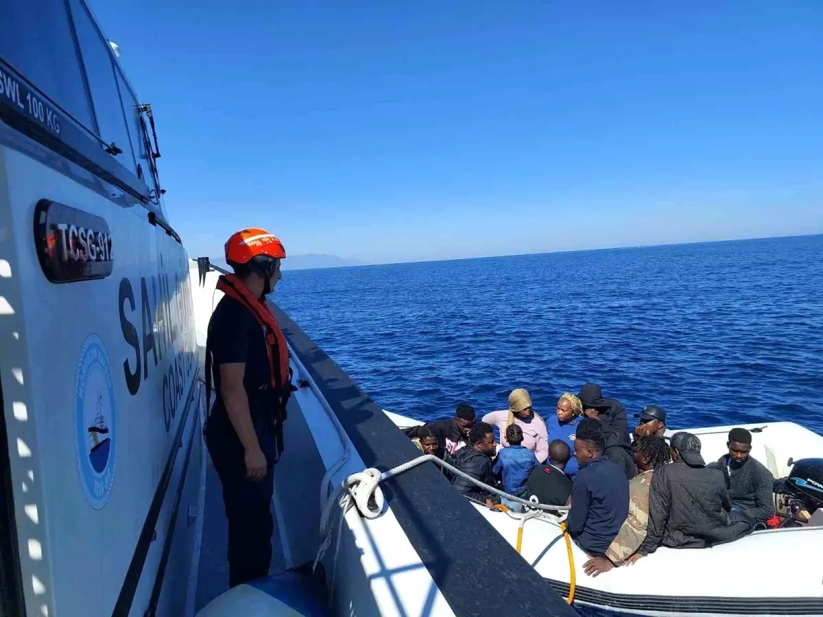 izmirde-sistemsiz-gocmen-operasyonu-16-kisi-yakalandi-yMgVGvJj.jpg