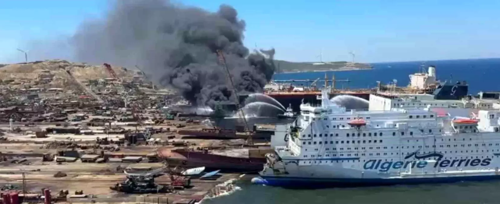 izmirde-tanker-gemisinde-cikan-yangin-denetim-altina-alindi-XQXRhnng.jpg