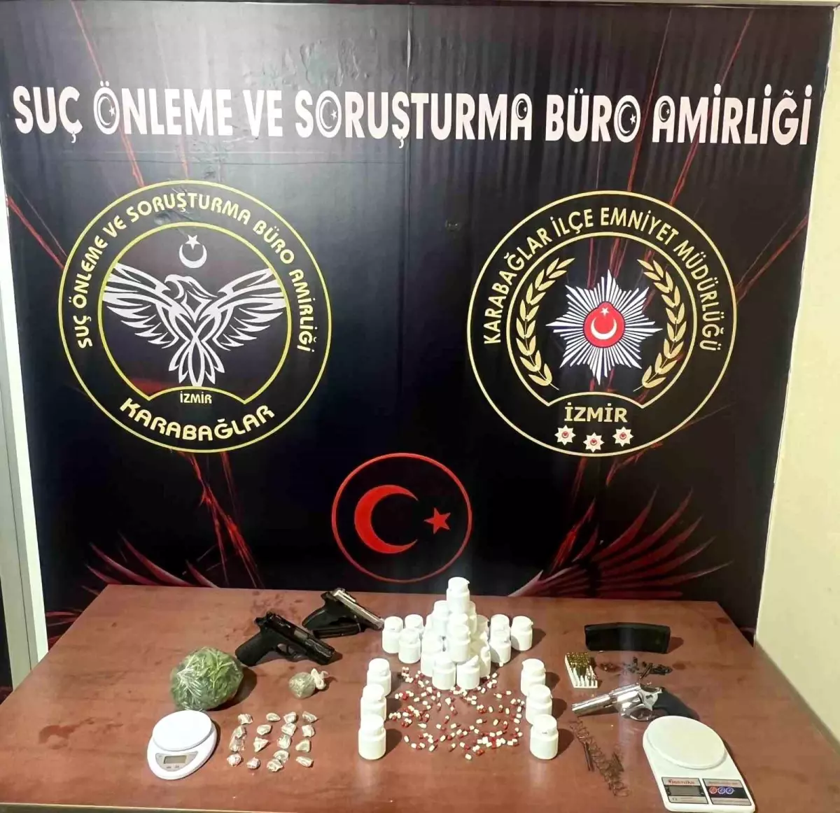 izmirde-uyusturucu-ve-silah-ticareti-operasyonu-2-kuskulu-gozaltinda-NpgROtYL.jpg