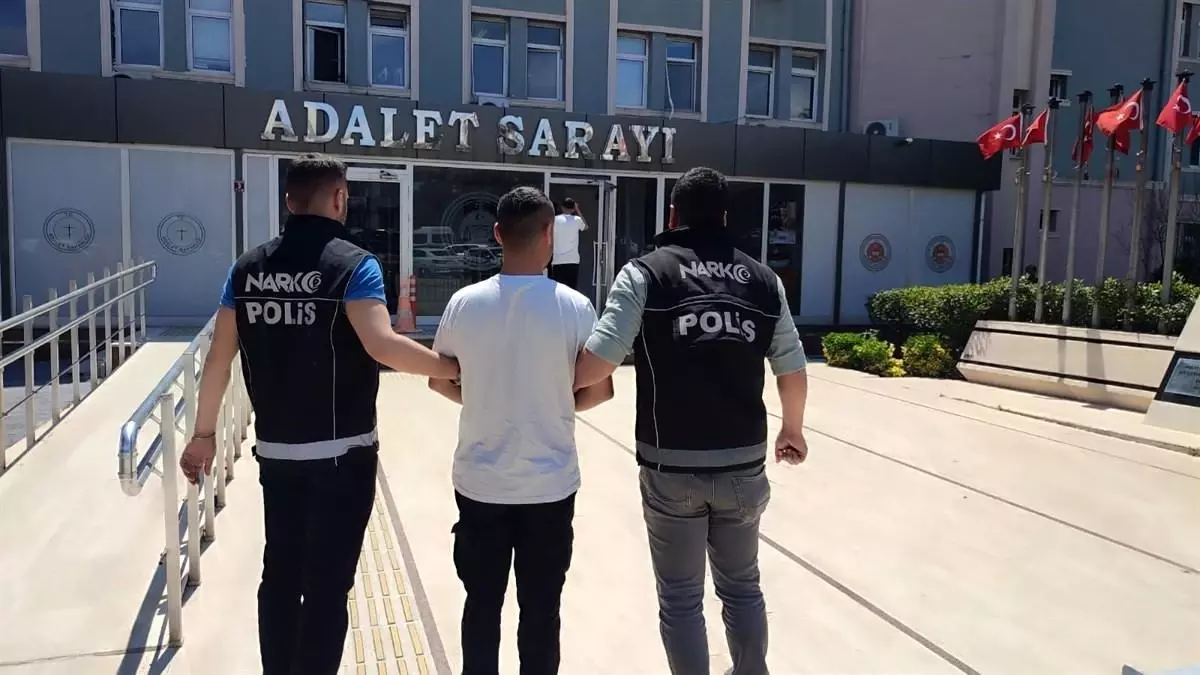 uyusturucu-ticaretiyle-aranan-sahis-balikesirde-yakalandi-KQ2rF6j4.jpg