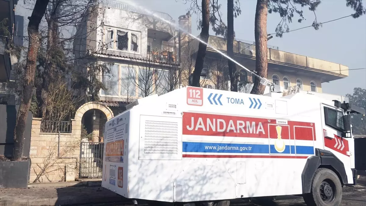 canakkalede-orman-yangini-tahliye-ve-mudahale-calismalari-baslatildi-7htGHVSc.jpg