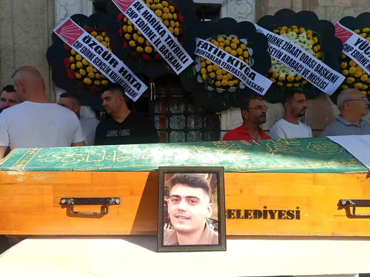 canakkalede-trafik-kazasinda-hayatini-kaybeden-iki-genc-edirnede-defnedildi-lt8d1HzH.jpg