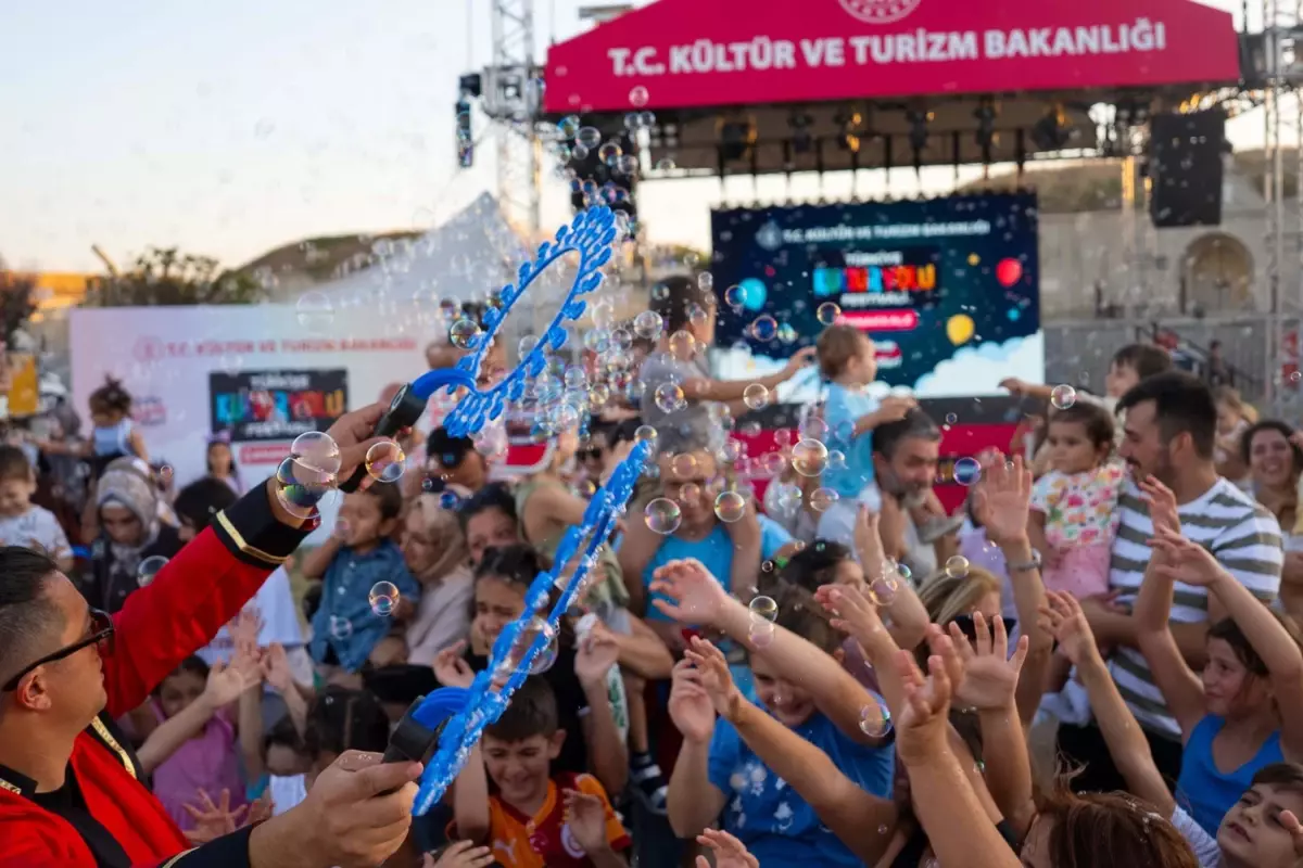 canakkale-kultur-yolu-senligi-6-gununde-renkli-etkinliklerle-devam-ediyor-3pYs3L4f.jpg